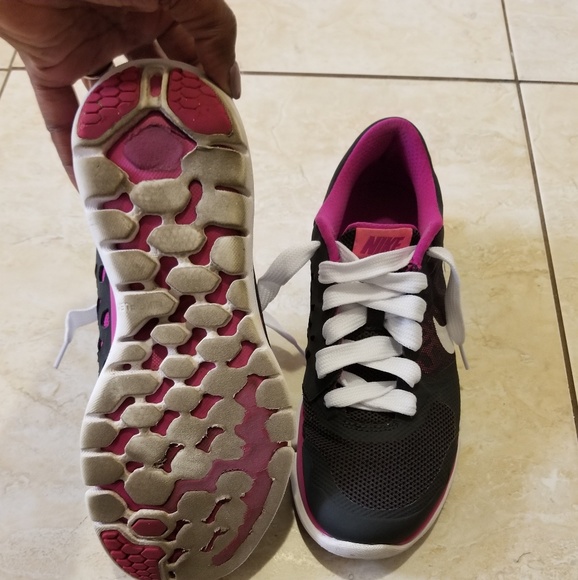 2 for 35|Nike Flex 2015 Run pink and gray shoe. - Picture 3 of 7